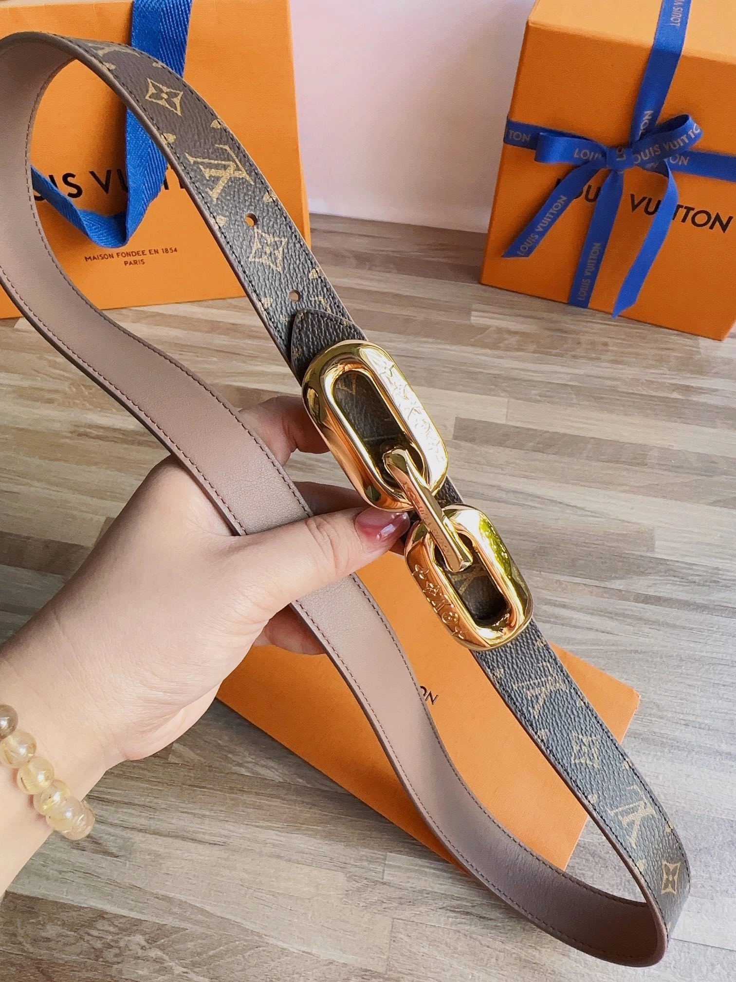 Barbara- M0710U 2.5CM three piece--reversible cowhide item:C-S042K1825